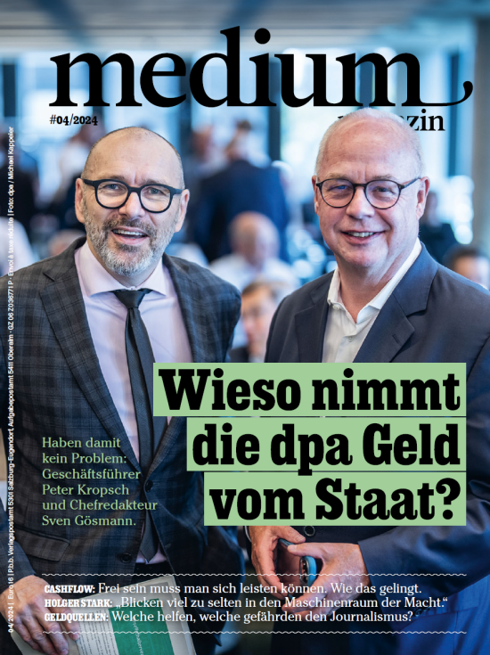 Cover des "medium magazin" 04 / 2024 mit Foto von dpa-Geschäftsführer Peter Kropsch und dpa-Chefredakteur Sven Gösmann. Schlagzeile: Wieso nimmt die dpa Geld vom Staat? Unterzeile: Haben damit kein Problem: Geschäftsführer Peter Kropsch und Chefredakteur Sven Gösmann. Außerdem: CASHFLOW: Frei sein muss man sich leisten können. Wie das gelingt. Holger Stark: „Blicken viel zu selten in den Maschinenraum der Macht.“ Geldquellen: Welche helfen, welche gefährden den Journalismus?